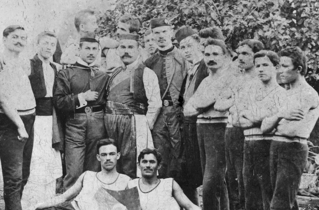 Фотографија чланова Српског Сокола