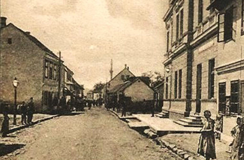 Различити примјери расвјете и електричне мреже на улицама града крајем 19. и почетком 20. вијека