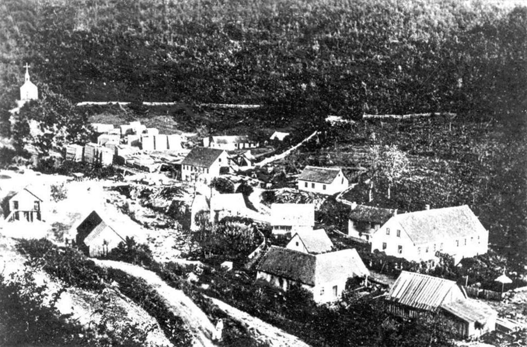 Пилана изнад Козарца (мјесто Рајковићи), локација на којој се налазила партизанска болница 1942. године.