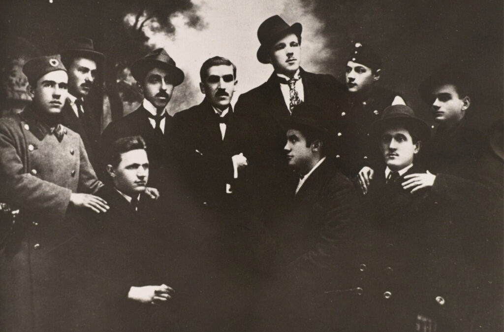 АЗТЕ, Фонд Никифора Тодића, лични фонд, фото 153, група учесника тајне југословенске револуционарне гимназијске организације у Тузли по изласку из затвора у Зеници 1918. године.