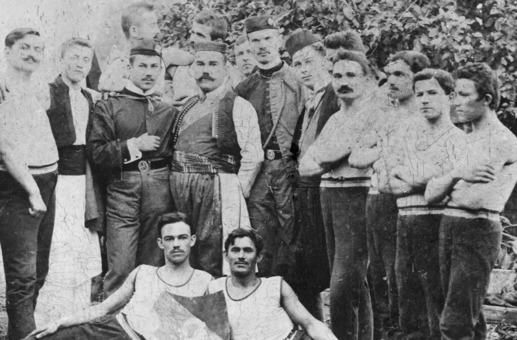 Фотографија чланова Српског Сокола